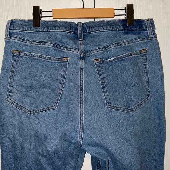 Abercrombie & Fitch Ultra High Rise 90s Slim Straight Jean - Picture 5 of 15